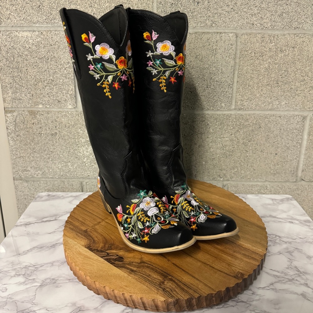 Fashion Western Women’s Floral Embroidered Boots Size 41